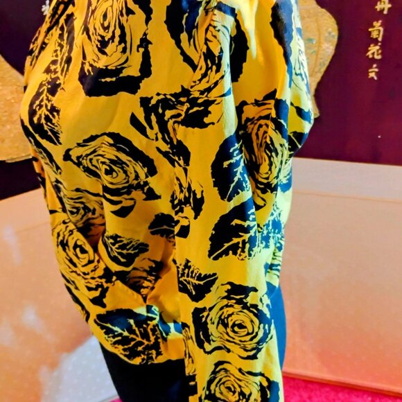 Winter Kate 100% silk Gold wrap blouse - Picture 5 of 10